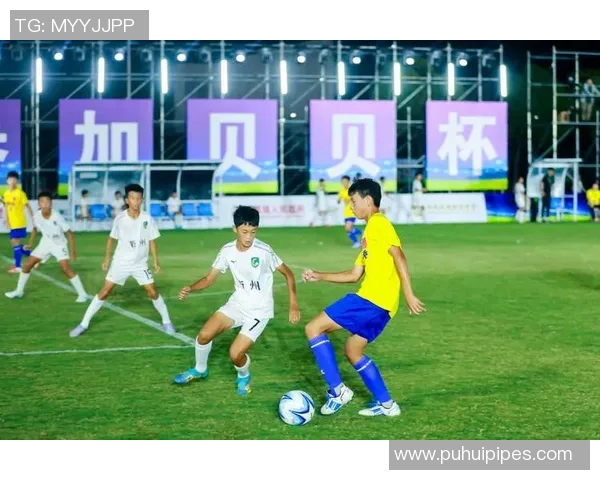 致敬足球明星的无私奉献与激情追梦的感人瞬间